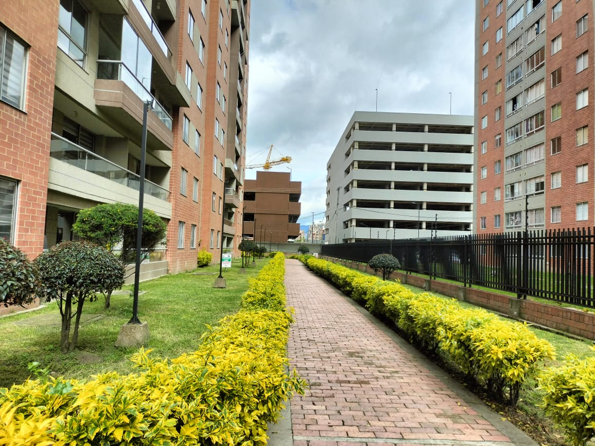 Apartamento de 3 alcobas en venta en Calandaima, Bogotá, 81 m² · foto 22 de 24