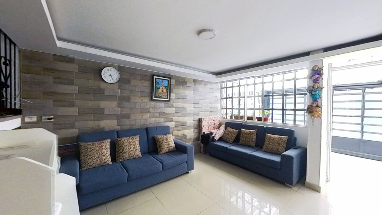 Casa de 7 alcobas en venta en Santa Cecilia, Bogotá, 201 m² · foto 2 de 19