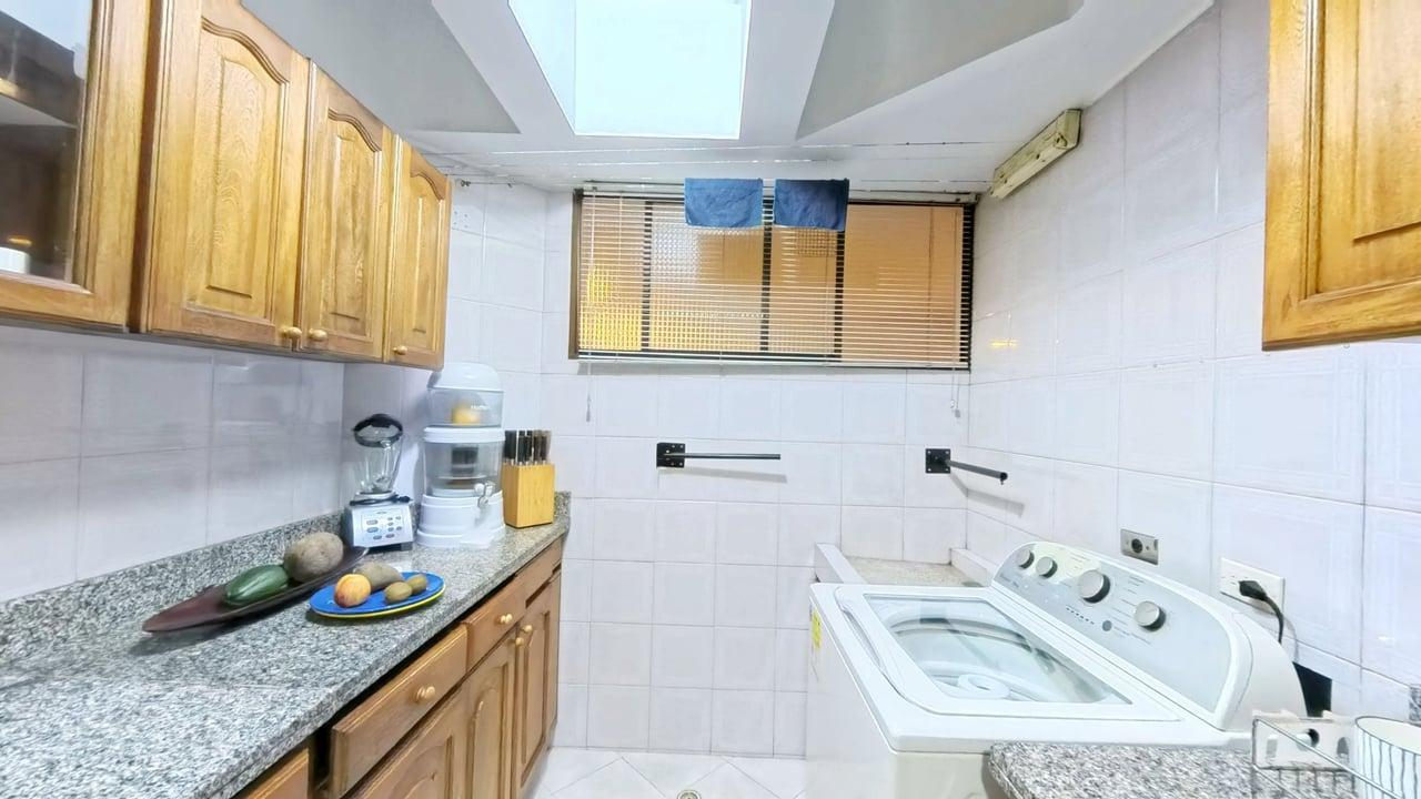 Apartamento de 2 alcobas en venta en Chico Lago, Bogotá, 83 m² · foto 8 de 24