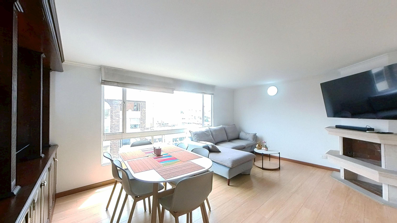 Apartamento de 3 alcobas en venta en Chico Lago, Bogotá, 84 m² · foto 2 de 19