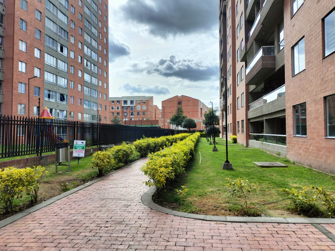 Apartamento de 3 alcobas en venta en Calandaima, Bogotá, 81 m² · foto 21 de 24