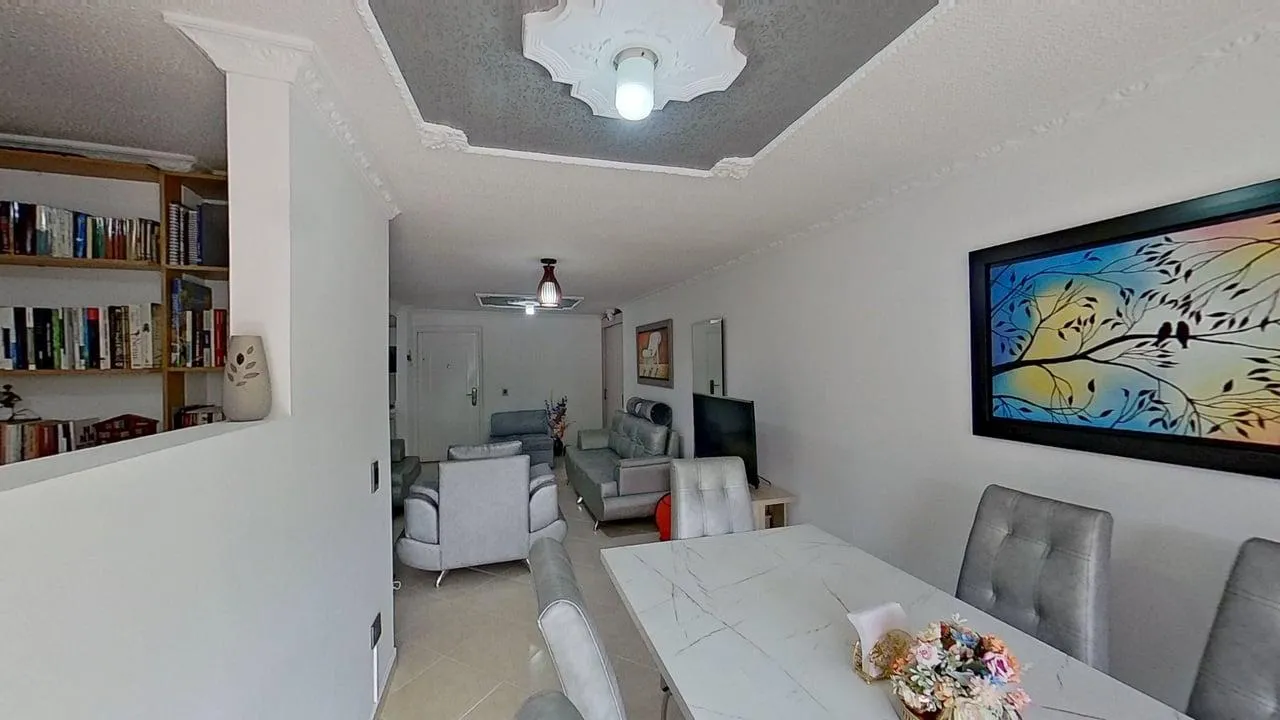 Apartamento en La Mina foto 2