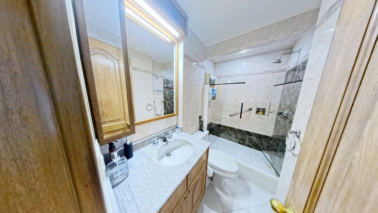 Apartamento de 2 alcobas en venta en Chico Lago, Bogotá, 83 m² · foto 14 de 24